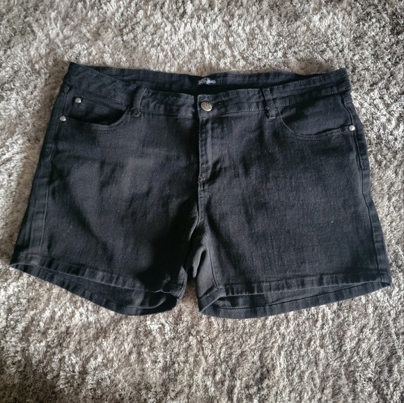 1826 jeans Pants - 1826 Black Jean Shorts Size 18